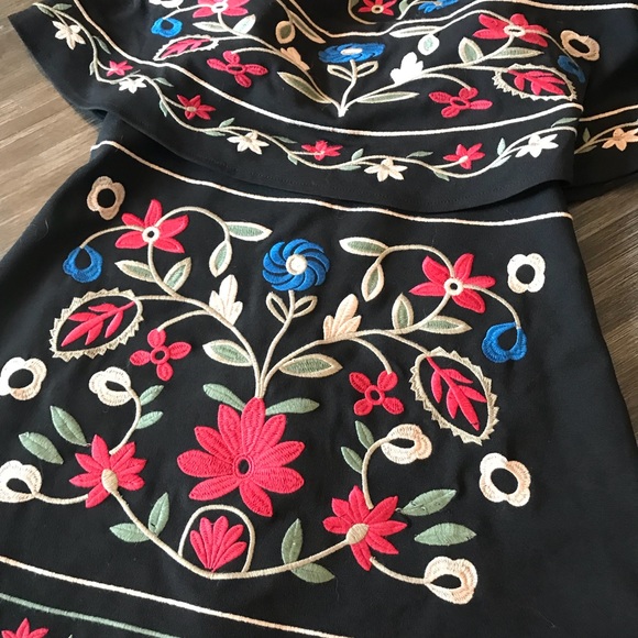 Embroidered strapless dress - Picture 2 of 2